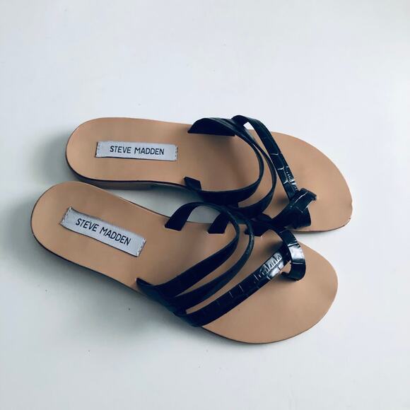 Steve Madden 'Ringtone' Women's 7 Thong Patent Leather Sandal Black - Picture 2 of 8